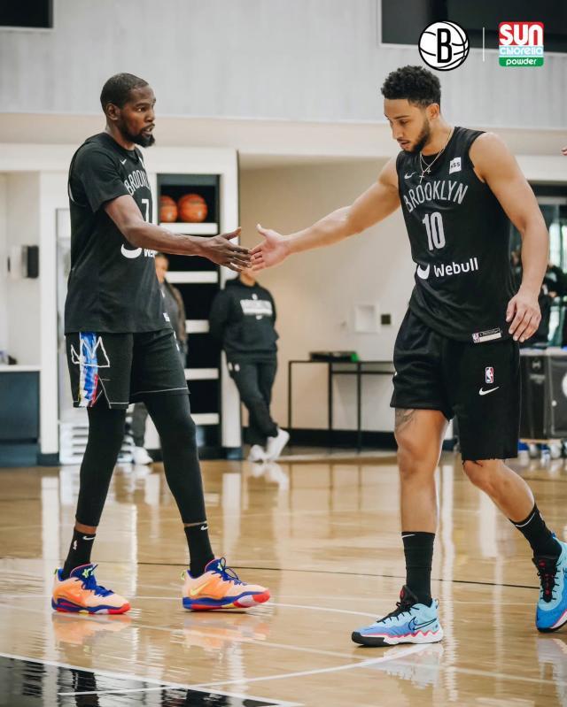 1664416494180029417.jpg a5200b89ly1h6n5qoy0t4j219j1kwdjr.jpg